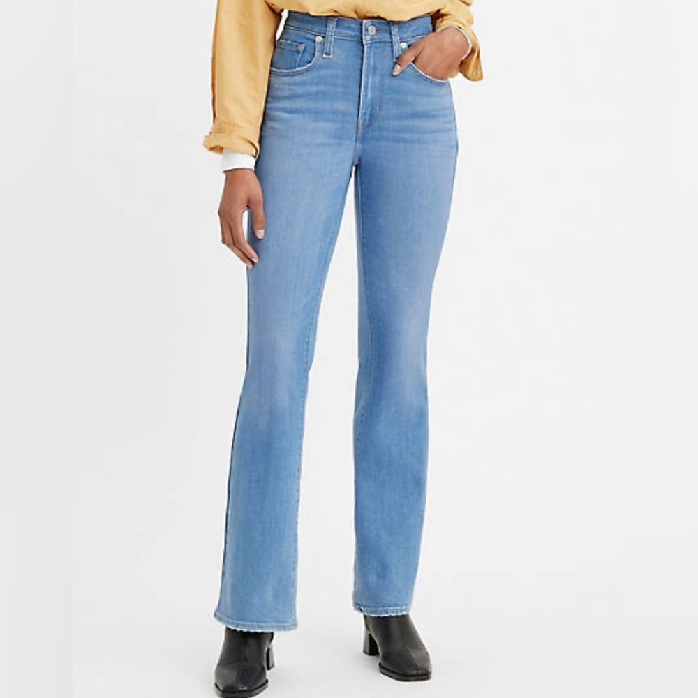 Levi’s 725 High-Rise Bootcut size 4 short (27x30)